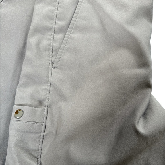 Under Armour women’s stretch golf/activity shorts, size 10, tan, zip/button - Picture 9 of 9